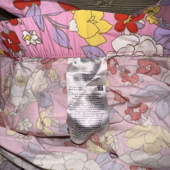 VERO MODA Taya Floral Cotton Shorts In Prism Pink ~ 100% Cotton. Size Medium. 12 - Picture 11 of 12